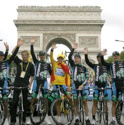 EN PARÍS. El Discovery, al término del Tour. / AFP/