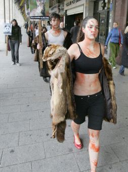 SORPRESA. Modelos en un desfile reciente en la Gran Vía. / R. L./