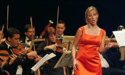 FELIZ. Marta Ubieta reconoce que ha sido afortunada en su carrera: «Voy de suerte en suerte». / EL CORREO/