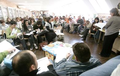 JORNADA. Los expertos enseñaron a los padres cómo fomentar la lectura de sus hijos. / S. ESPINOSA/