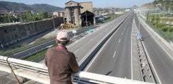 El eje del Ballonti fue diseñado hace una década para evitar los problemas de saturación de la autovía. / PEDRO URRESTI/