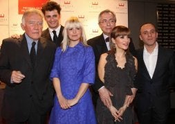 Fernando Guillén, Asier Etxeandia, Lluvia Rojo, Roberto Quintana, Carmen del Valle y Javier Gutiérrez./