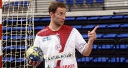 Alexandre, Sasha, Tioumentsev se enfundó en su nueva camiseta ayer en el Palacio de los Deportes. / MIGUEL HERREROS/