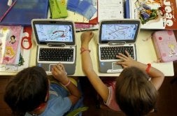 Todos los alumnos de quinto de Primaria tendrán un ordenador portátil. / REUTERS/