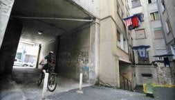 Pasadizo donde se produjo la agresión a las siete y media de la mañana. / BORJA AGUDO/
