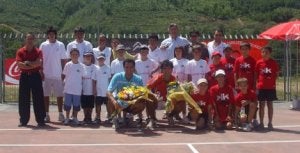 y participantes en el Trofeo Ayuntamiento de Amorebieta posan en Gane./