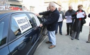 Los vecinos recogieron 1.600 firmas contra el proyecto./ PEDRO URRESTI/