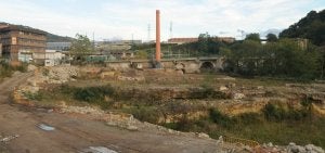 El terreno permanece ahora sin actividad aparente tras los arduos trabajos de descontaminación llevados a cabo. / BORJA AGUDO/