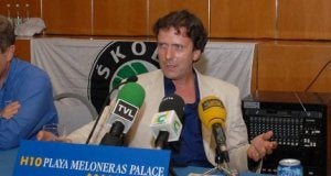 El doctor Eufemiano Fuentes, durante una conferencia. / EFE/