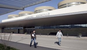 La actividad en el aeropuerto de Agoncillo se ha visto notablemente reducida en los seis primeros meses de este año. ::
EL CORREO/