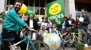 Imagen correspondiente a una campaña electoral de los ecologistas en Córdoba durante 2003. ::
EFE/