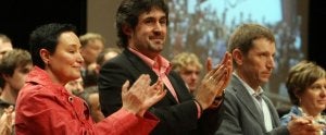 La firma del acuerdo entre Batasuna y EA, el 20 de junio, situó en la primera fila del Euskalduna a Jone Goirizelaia, Pello Urizar, Rufi Etxeberria e Ikerne Badiola. :: L. ÁNGEL GÓMEZ/