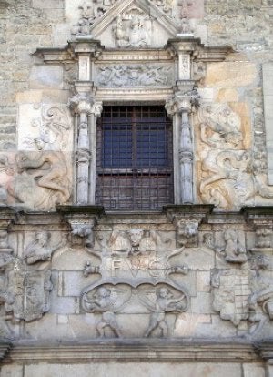 Fachada del palacio Escoriaza Esquível. ::
SOCIEDAD LANDÁZURI/