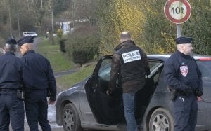 Gendarmes franceses, durante un control. :: AFP/