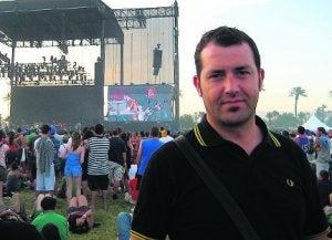 El portavoz de Last Tour, ante el escenario 'pequeño' del Bilbao Live, en el monte Cobetas. ::
E. C./