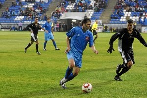 Asier Ormazábal, en un partido con el Puertollano. ::
LA TRIBUNA DE CIUDAD REAL/