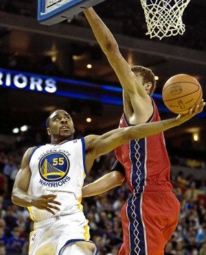 Williams intenta encestar a aro pasado durante un duelo de la pasada campaña con los Warriors. ::
AFP/