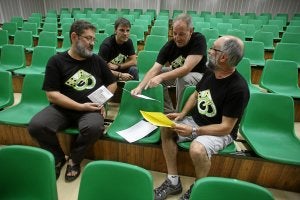 Los autores de la cinta, vecinos del barrio, han empleado tres años en realizar el trabajo. :: MAITE BARTOLOMÉ/