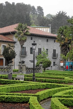 Imagen de uno de los edificios de Lamuza. ::
JOSÉ MONTES/