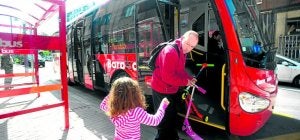 El Kbus realiza 39 paradas y su trayecto dura unos tres cuartos de hora. /B. Agudo/