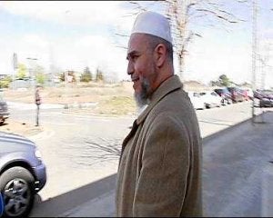 Abdelslam L. sale de la comisaría./