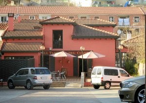 El restaurante 'Cuatro', donde comieron el letrado y uno de los detenidos el 15 de febrero. :: LUIS CALABOR/