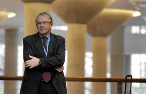 El jefe de Enfermedades Infecciosas del Hospital Clínico de Barcelona, ayer en el Palacio Euskalduna de Bilbao. :: LUIS ÁNGEL GÓMEZ/