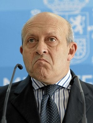 El ministro mostró ayer su sorpresa por el plante de los rectores. /Efe/