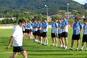 Urtubi, en la imagen en la presentación de la pasada campaña, sigue al frente del equipo. ::
BORJA AGUDO/