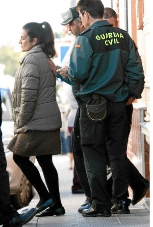 Sara L.H., en prisión provisional, fue conducida ayer a su casa. /Efe/