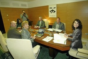 La Mesa del Parlamento vasco celebró ayer su primera reunión oficial tras su constitución. /Jesús Andrade/