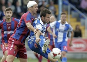 Txema Añibarro, en el partido del play off en Alcoy, resultó lesionado en la cabeza. ::
E. C./