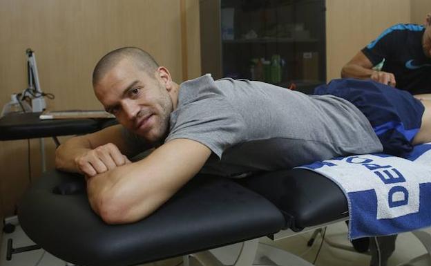Víctor Laguardia durante una sesión de recuperación de su lesión. 
