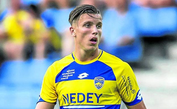 El Alavés cede a Demirovic al Almería y a Nando al ...