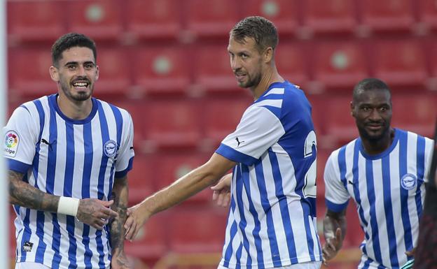 Lejeune celebra el gol de Miguel contra el Besiktas. /Prensa2