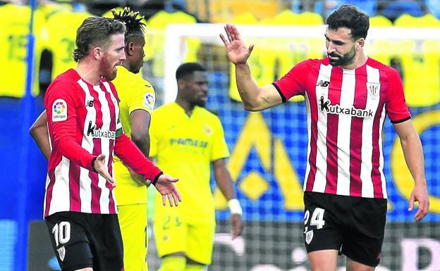 Balenziaga y Muniain celebran el gol del Athletic frente al Villarreal. /efe