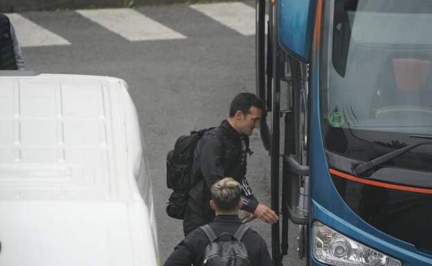Scaloni se sube al autobús de Argentina.