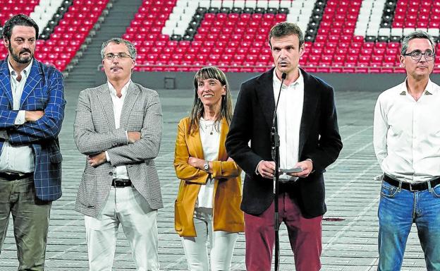 San Román, Álvarez, Ortiz, Uriarte y Ruigómez, en la ceremonia de presentación de su candidatura como ganadora en las elecciones de 2022. /manu cecilio