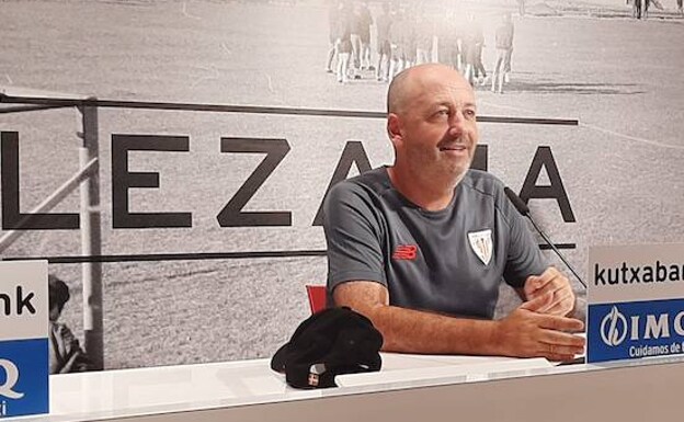 Bingen Arostegi se ha estrenado este lunes como entrenador del Bilbao Athletic. /e. c.