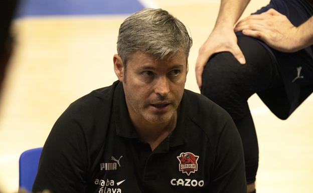 Fabián Téllez, durante su etapa como técnico del filial baskonista esta temporada. /Baskonia