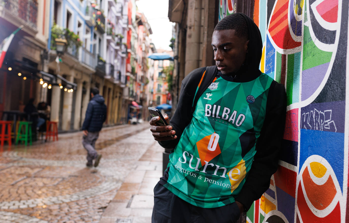Las nuevas camisetas del Bilbao Basket