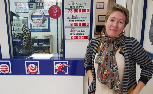 «Estoy en una nube», dice la lotera que ha repartido el Gordo en Bilbao