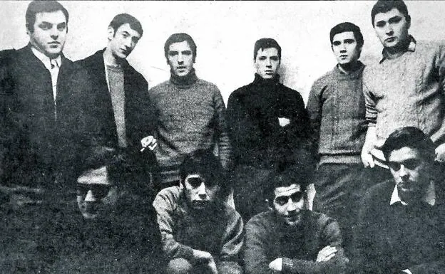 1970. Mikel Solaun, arriba a la izquierda, lideró desde dentro la fuga de la cárcel de Basauri, en la que lograron escapar diez miembros de ETA (en la imagen) y cinco presos comunes./jordy alemany