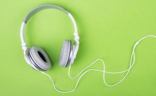 Los podcasts siguen comiendo terreno a las emisoras tradicionales./