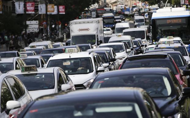 Un atasco en Madrid./Óscar Chamorro