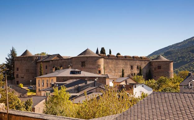 Los torreones son el elemento característico del castillo de Villafranca./