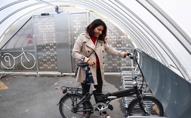 Vitoria estrena un nuevo aparcamiento cubierto para bicis en Santa Bárbara - El Correo