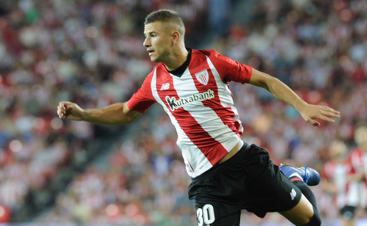 Gorka Guruzeta lập cú đúp giúp Athletic Bilbao dễ dàng giành chiến thắng trước Cadiz
