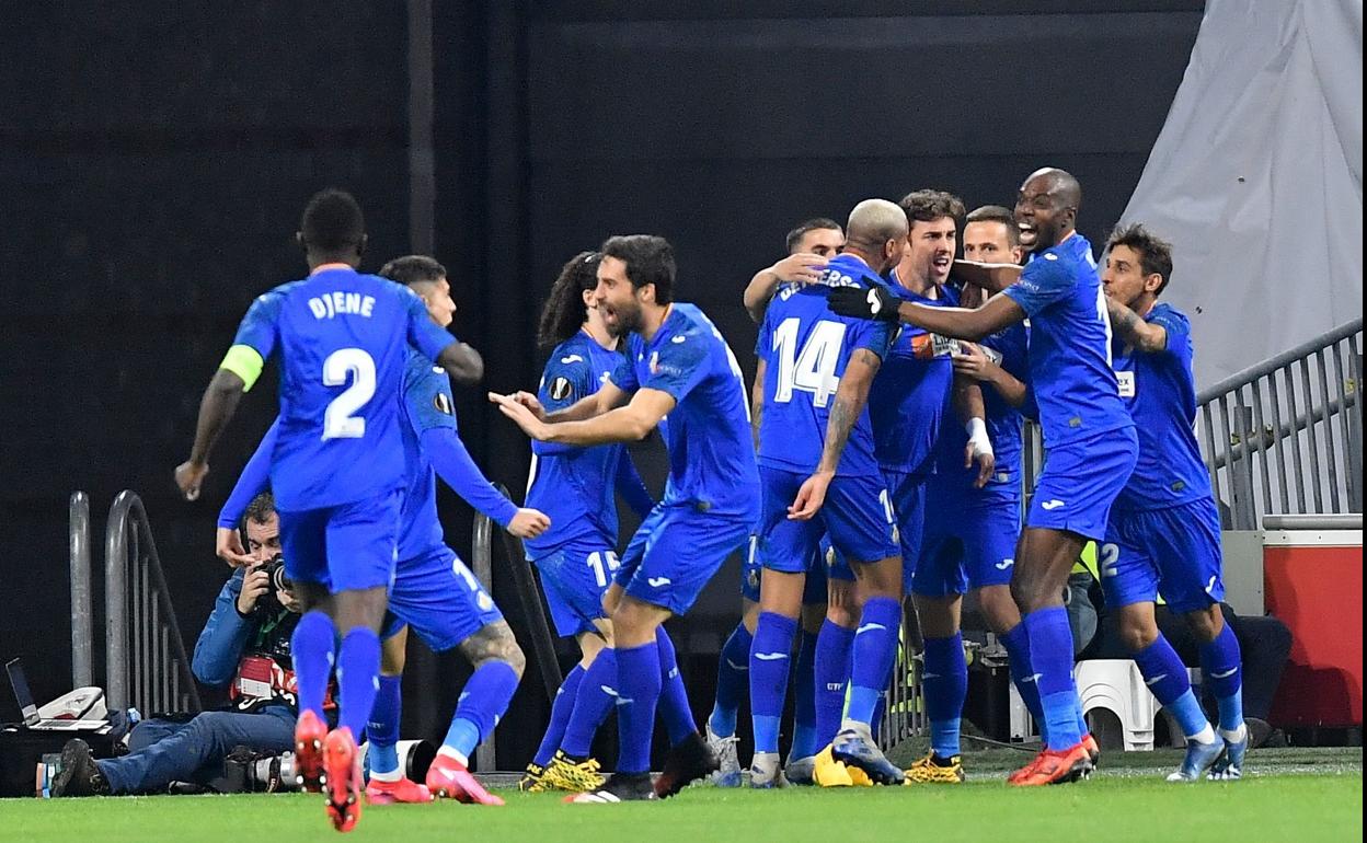 Un gran Getafe y el Sevilla continúan en el torneo, mientras el Espanyol se despide con una digna victoria en casa ante el Wolves. Un gran Getafe y el Sevilla continúan en el torneo, mientras el Espanyol se despide con una digna victoria en casa ante el Wolves.
