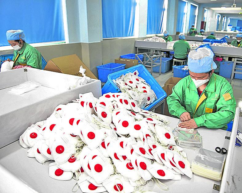 Maskenfabriken in China sind gesättigt und haben nicht genügend Vorräte.
